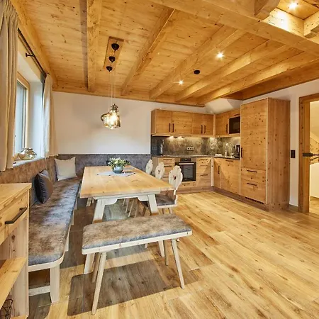 Dirndl Und Buam Chalet Saalbach-Hinterglemm