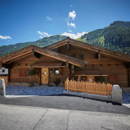 Dirndl Und Buam Chalet